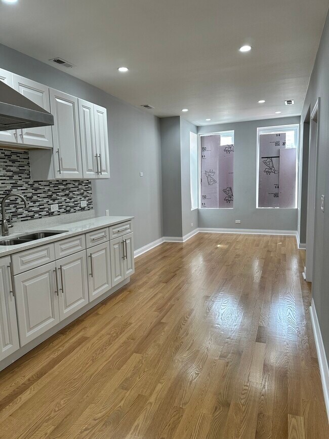 Building Photo - 2002 W 21st Pl