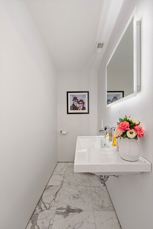 Foto del edificio - 329 Beacon St
