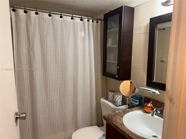 Foto del edificio - 1825 W 56th St