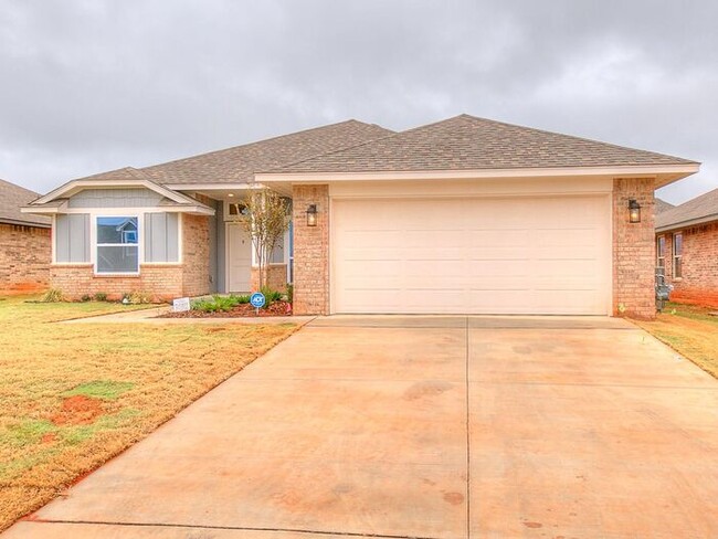 Building Photo - 2213 Norwood Dr
