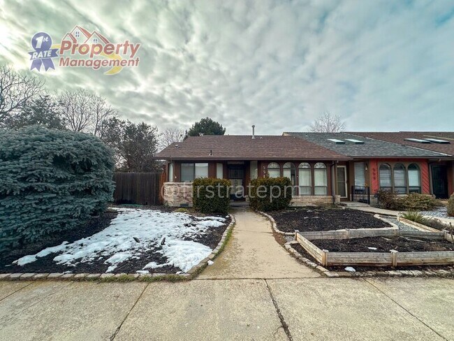 Building Photo - 551 Weaver Ave