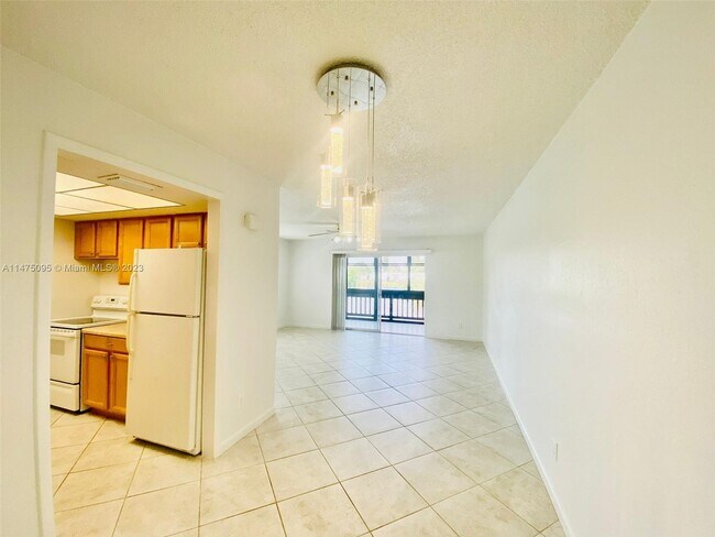 Foto del edificio - 633 N Keene Rd