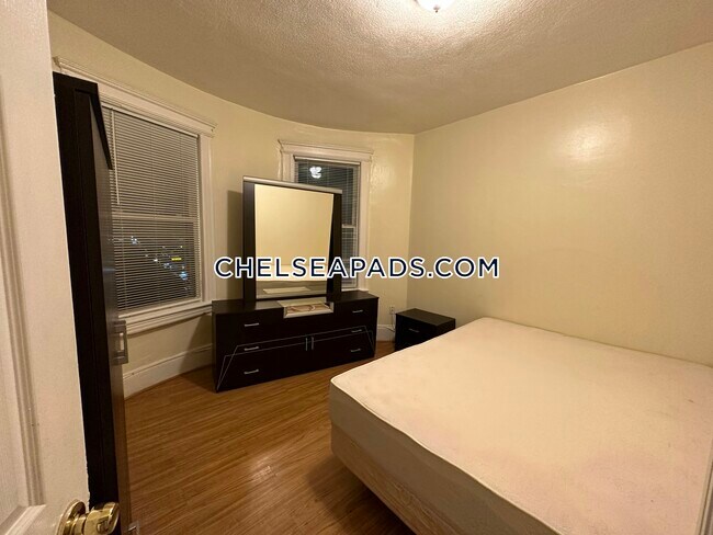 Building Photo - 114 Shurtleff St.