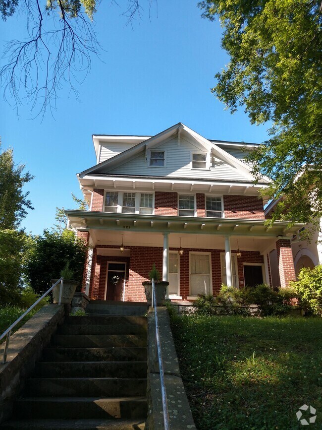 Building Photo - 821 Vine St
