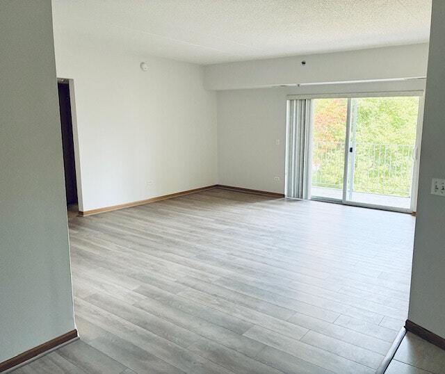 Foto del edificio - 927 Elderberry Cir