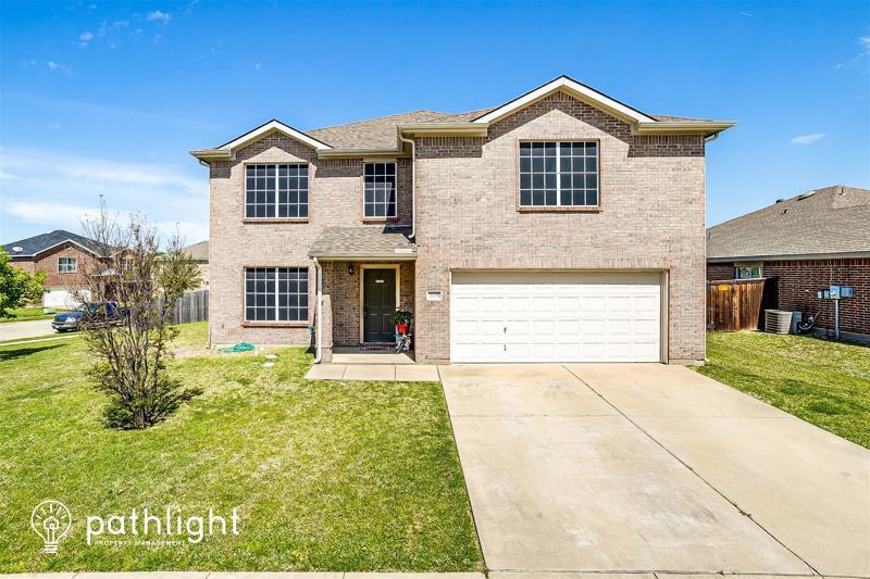 Primary Photo - 8201 Leaning Oak Court, Arlington, TX, 76002