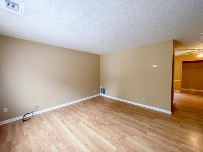 Foto del edificio - 667 Five Forks Trickum Rd SW