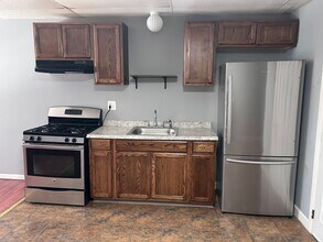 Building Photo - 5 Crescent St