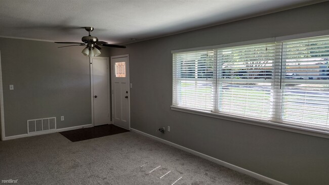 Building Photo - 3 br, 2 bath House - 3114 Tanglewood Dr FR...
