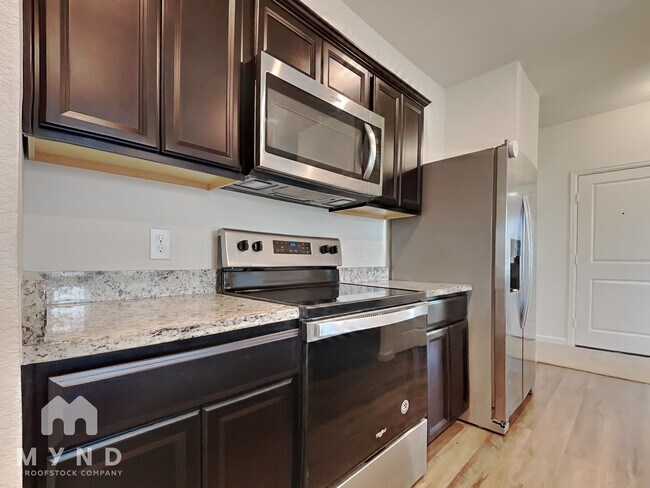Building Photo - 1056 Banyon Tree Ln
