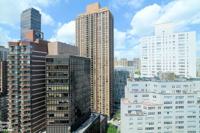 Foto del edificio - 2000 Broadway