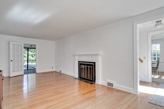 Building Photo - 27 Fairway Dr Building Photo - 27 Fairway Dr