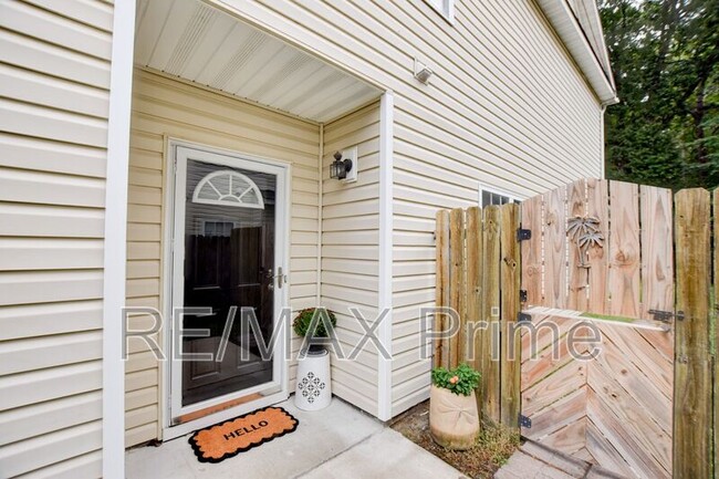 Building Photo - 320 Garcia Dr