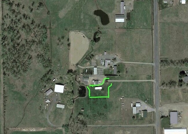 Building Photo - 2 Bedroom 1.5 Bathroom Home On Over 3 Irri...