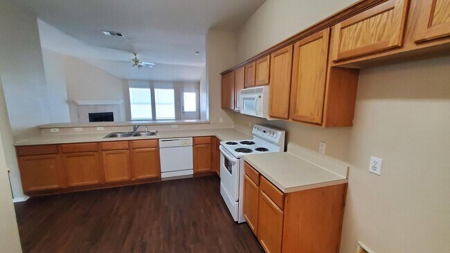 Building Photo - Move in ready home in Windmill Farms.  For...