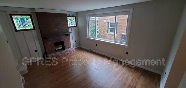 Foto del edificio - Gorgeous Mt Lebanon Craftsman Home