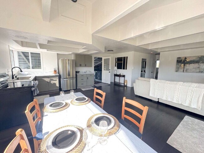 Foto del edificio - "Charming 3-Bed, Renovated Convenience on Ainaola Drive in Hilo!"