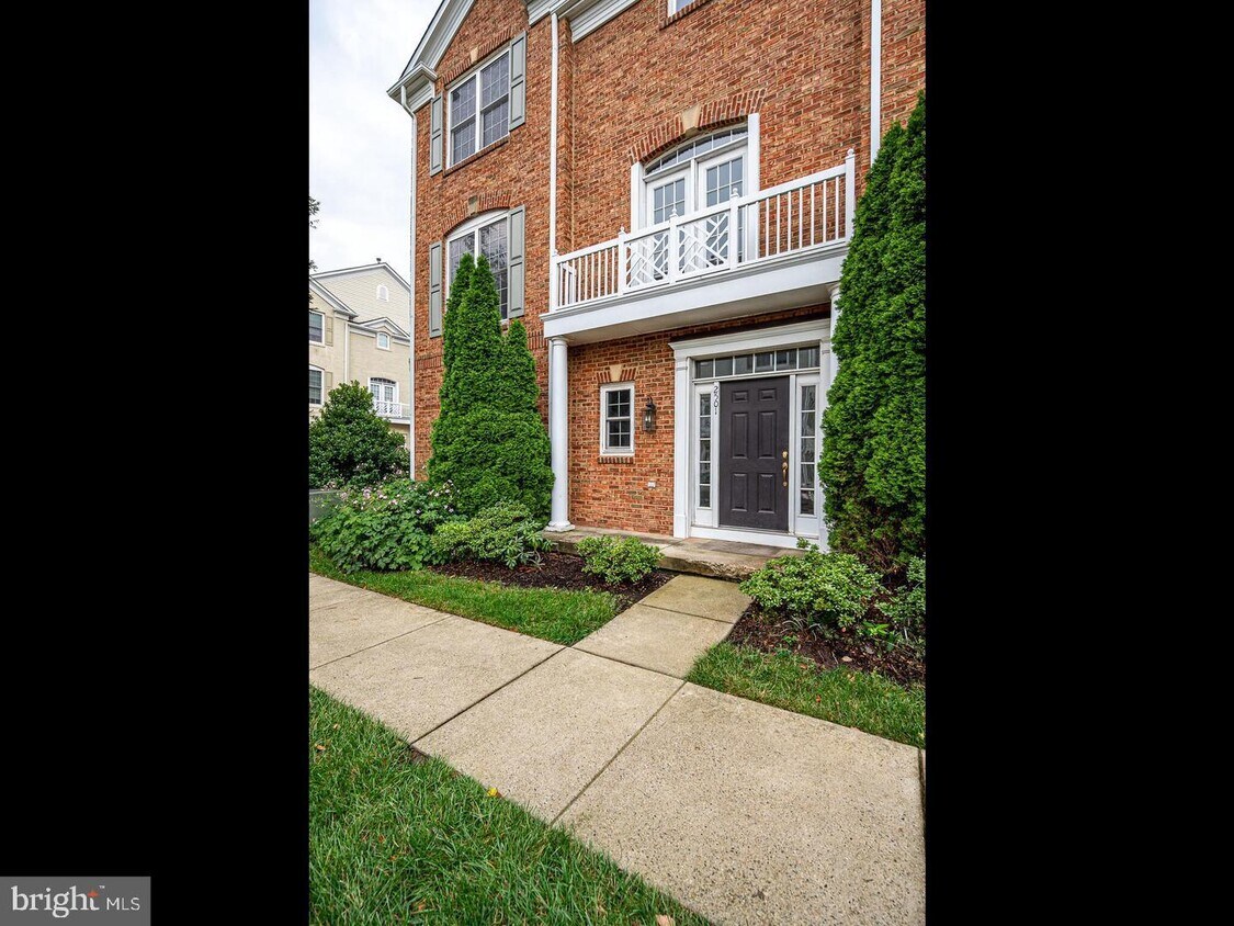 2501 Bronze Stone Pl, Herndon, VA 20171 Townhome Rentals in Herndon