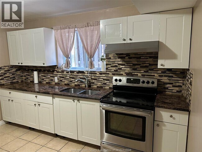 Building Photo - 2383 Askin Ave