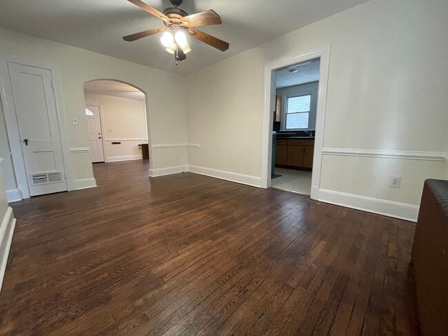 Building Photo - Cape cod home in Colonial Heights