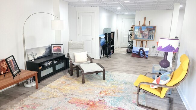 Foto del edificio - 560 Little Lake Dr