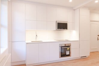 Building Photo - 2050 Av. Claremont