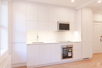 Building Photo - 2050 Av. Claremont