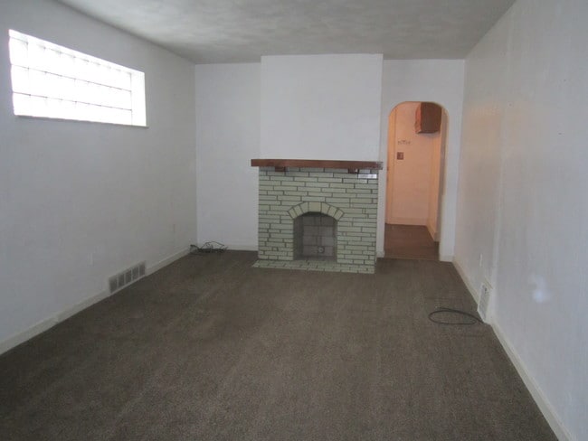 Building Photo - 932 Baldwin St