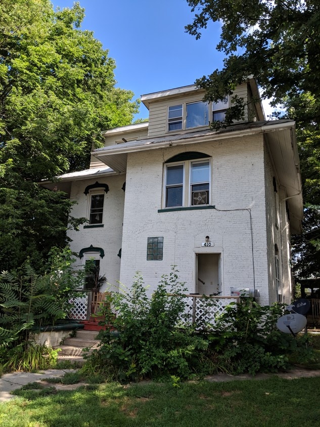 Primary Photo - 410 Douglas St
