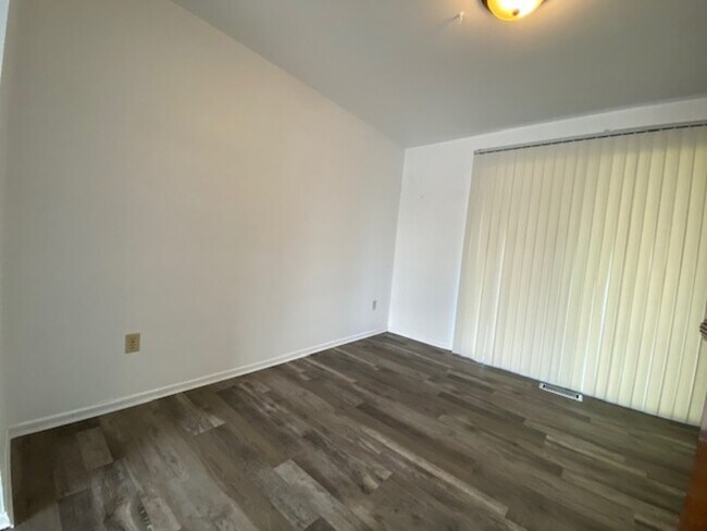 Foto del edificio - 1629 E Rowan Ave