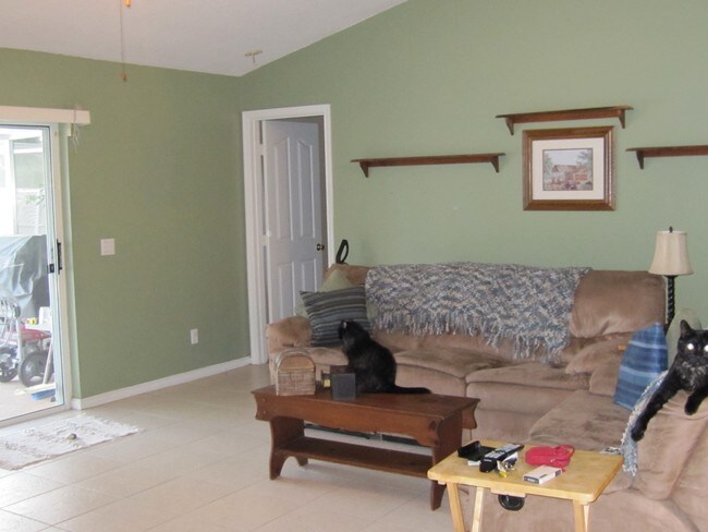 Foto del edificio - 649 NW Cardinal Dr