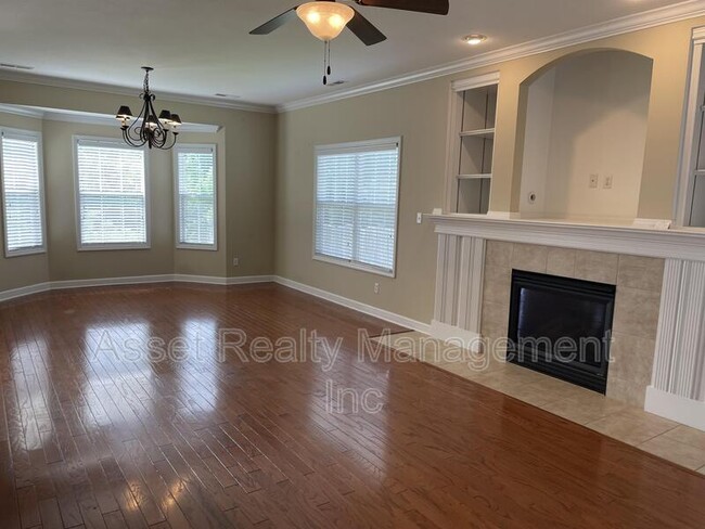 Foto del edificio - 1617 Silver Oak Ln