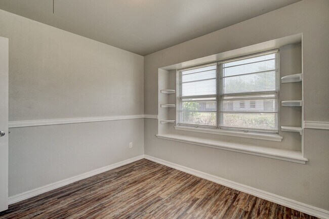 Foto del edificio - Nice 4 Bed 1.5 Baths Located near Tinker D...