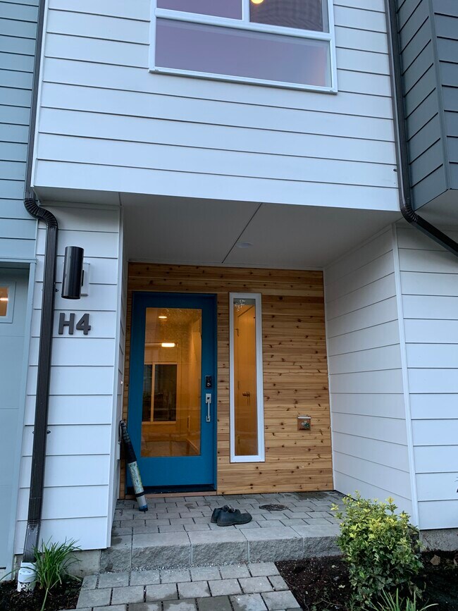 Building Photo - 13706 Manor Way