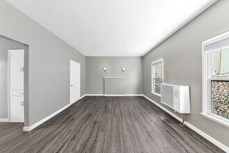 Building Photo - 2010 Pine Ave