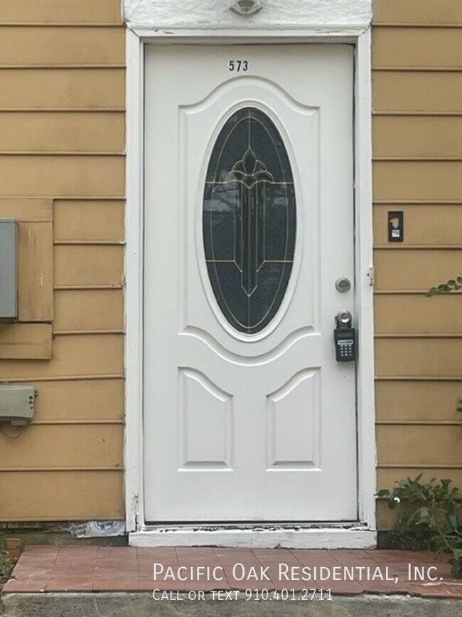 Foto del edificio - BELOW MARKET RENT!