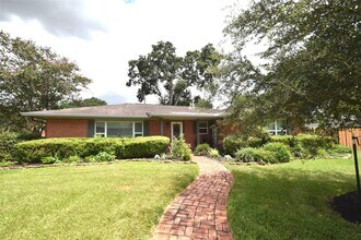 Building Photo - 1954 Heights Dr