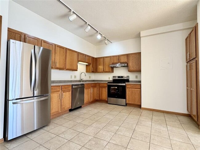 Building Photo - Shorewood Apartments