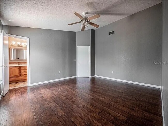 Foto del edificio - 8033 Apple Blossom Dr