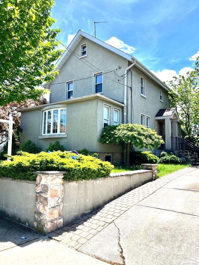 Building Photo - 149-12 19th Ave