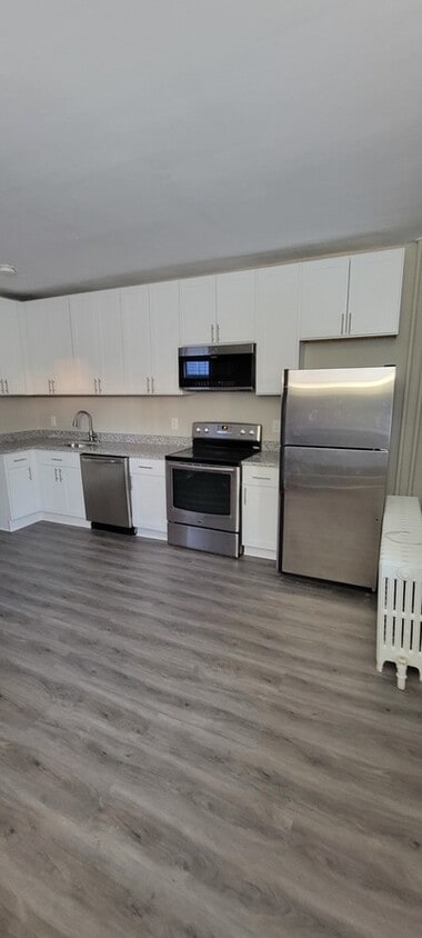 Primary Photo - 110 Burke Ave