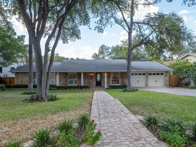 Building Photo - 2500 Forest Bend Dr