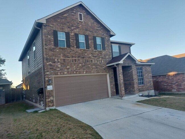 Foto del edificio - 4 Bed 3 Bath