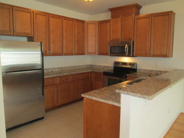 Foto del edificio - Brick-Front West End 4 Bed, 3 Full Bath To...