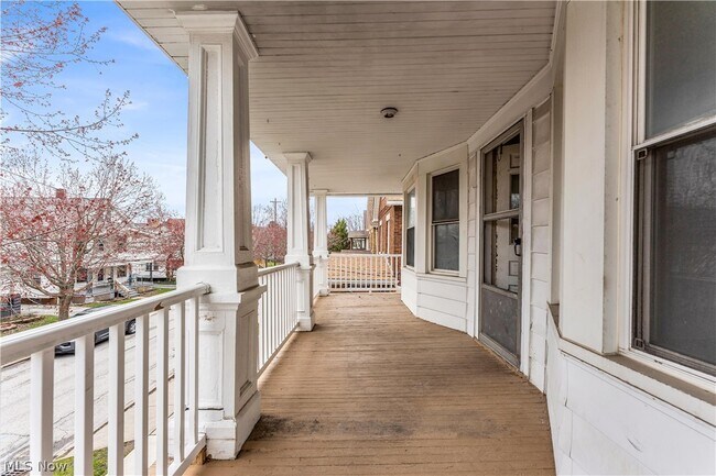 Building Photo - 2085 Robin St