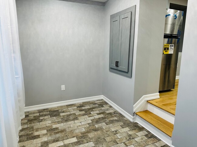 Foyer - 80 Sunnyside Ave