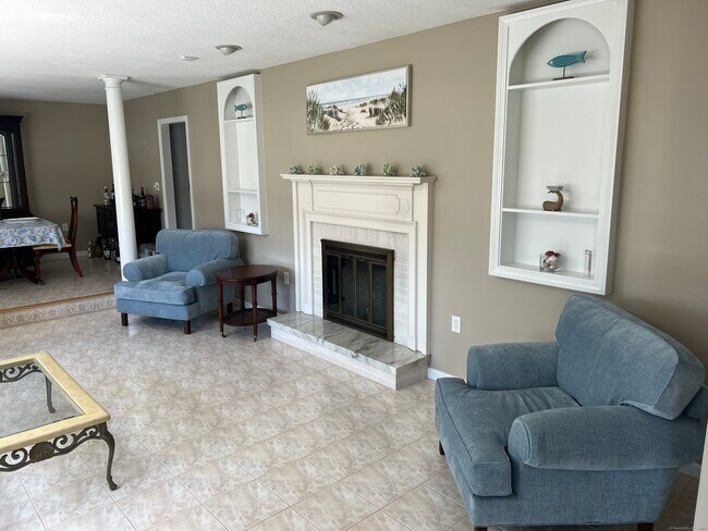 Building Photo - 85 Admiral Dr