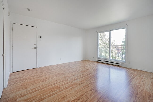 Building Photo - 430 Rue de l'Accueil