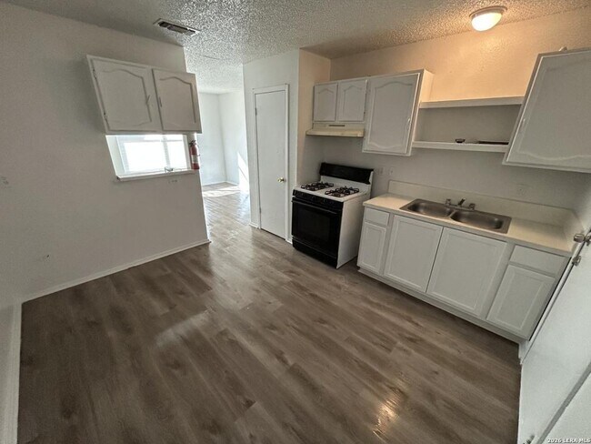 Foto del edificio - 219 Baldwin Blvd