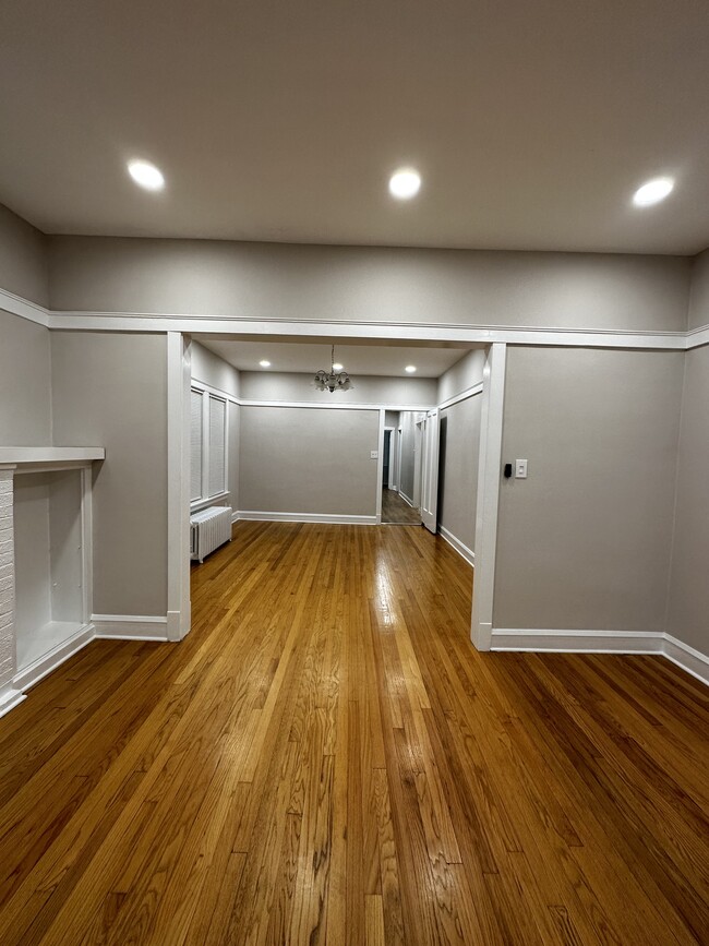 Living room/Dining Room - 4116 N Marmora Ave